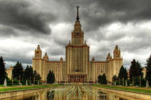 Аспирант МГУ жестоко избил коменданта общежития самодельным копьем 