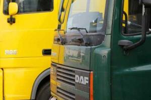 В Ростовской области ОМОН пытается разогнать бастующих дальнобойщиков 