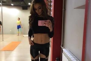 Алена Водонаева поразила фанатов фотографией у пилона 