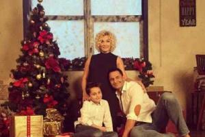 Стас Костюшкин показал фото с женой и сыном 