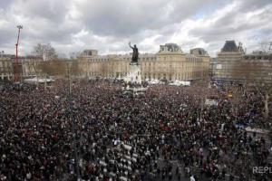 В Париже полиция эвакуировала граждан с площади Республики