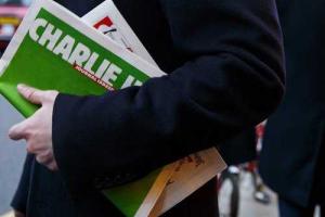 Журналист Charlie Hebdo оправдался за создание карикатур о крушении А321 и терактах 