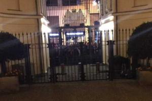 Голландское консульство в Стамбуле забросали яйцами вместо российского 