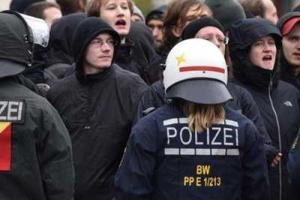 В Германии на митинге против ультраправых начались массовые беспорядки
