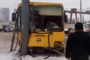 В России пассажирский автобус наехал на толпу людей