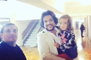 Филипп Киркоров уже приучает свою дочь к сцене