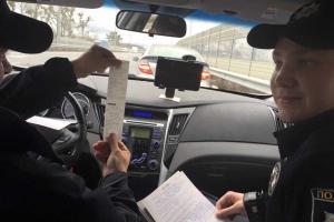 40 терминалов для оплаты штрафов на месте получили патрульные полицейские