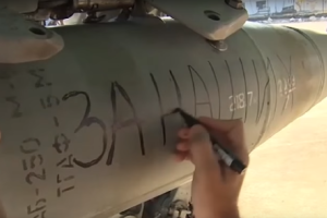 Российские пилоты сбросили в Сирии бомбы с надписями «За наших» и «За Париж»