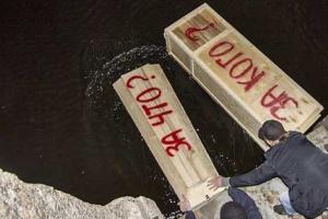 За кого погибают российские солдаты? В Питере прошел марш с гробами