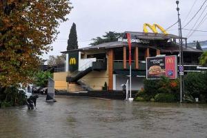Улицы Сочи ушли под воду