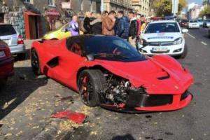 Житель Бухареста разбил новенький LaFerrari сразу после покупки