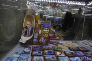 В Минске можно купить необычный сувенир - полено с изображением Путина