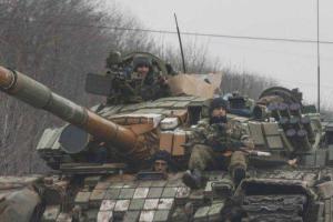 Жители Горловки заявляют, что оккупанты не отводят технику