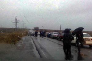 Сложную ситуацию на блокпостах в Донецкой области усугубил ливень