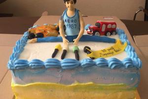 Шкиряка сделали сладким и посадили на шпагат 