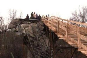 Боевики обстреляли пешеходный переход в Станице Луганской