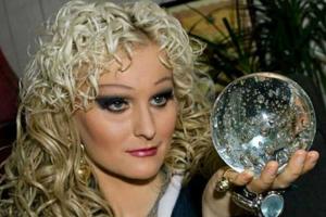 Голая и пьяная звезда российской "Битвы экстрасенсов" шокировала зрителей в прямом эфире