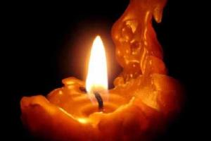 П.Порошенко объявил минуту молчания и зажег свечу в память о жертвах Голодоморов