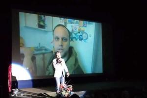 Заслуженный артист Украины спел хит про Путина - видео