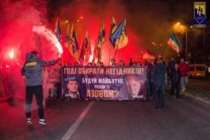 Мариупольцы помогали жителям Запорожья жечь флаги «регионалов»
