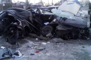 В Омске Mazda влетела в остановку: есть жертвы