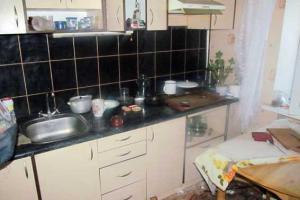 На Донетчине в квартире многоэтажки найдены мертвыми мать и сын