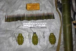 На Донетчине мужчина нашел мешок с боеприпасами и взрывчаткой