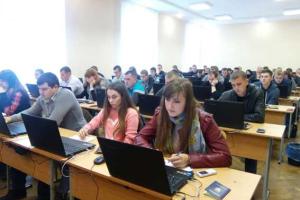 В Ровно будущие патрульные полицейские сдают тесты
