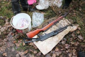 Трем жителям Донетчины грозит до 7 лет тюрьмы за хранение пороха и огнестрельного оружия