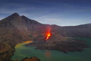 Международный аэропорт Бали закрыт из-за угрозы извержения вулкана