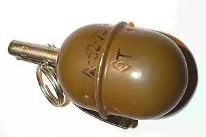 2 боевые гранаты обнаружили на улице в Дзержинске