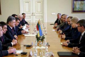 Украина благодарна Литве за поддержку на пути евроинтеграции, - Порошенко