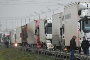 Три тысячи дальнобойщиков обещают заблокировать Москву со всех сторон