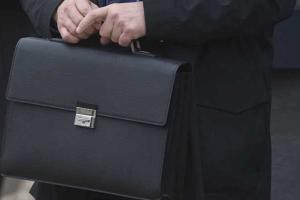 У кого из госслужащих в Украине самые большие зарплаты?