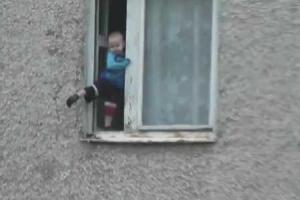 В Рязани девушка выкинула годовалого ребенка из окна 2-го этажа