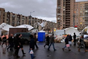 В Санкт-Петербурге ураган "сдул" рынок, под завалами оказались несколько людей