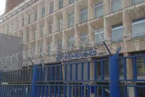 Телецентр «Останкино» обнесли колючей проволокой 