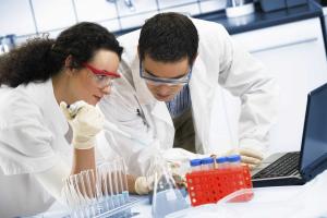 Ученые "научат" стволовые клетки побеждать гепатит