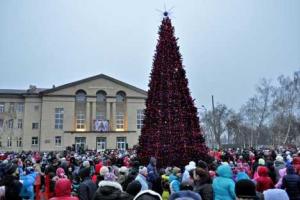 В Донецке зажгли первую новогоднюю ёлку