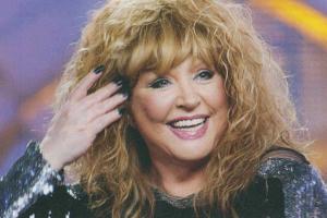 Алла Пугачева в новогоднюю ночь будет в костюме Деда Мороза