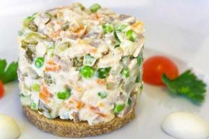 Диетолог составил правильный рецепт салата оливье