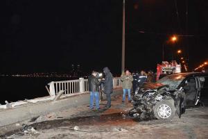 В Днепропетровске автомобиль упал с моста в реку: погибли муж и жена