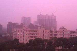Китай окутал необычный фиолетовый смог