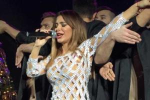 Ани Лорак шокировала дырявым платьем