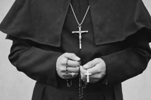 Итальянский священник шикарно отдохнул на деньги церкви