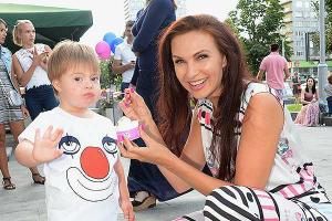 Эвелина Бледанс задумалась о третьем ребенке