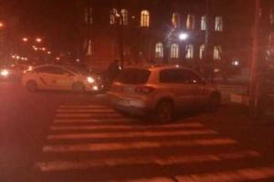 Киевские патрульные задержали автомобиль Луценко