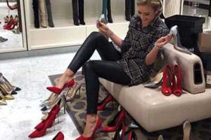 Ольга Бузова шокировала "мужской" ногой