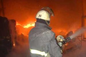 В Харькове огонь охватил 2000 квадратных метров завода