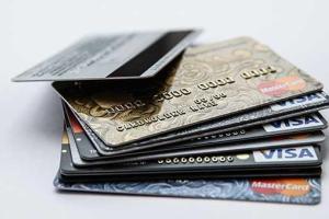 Visa и MasterCard отключили работающие в Крыму банки